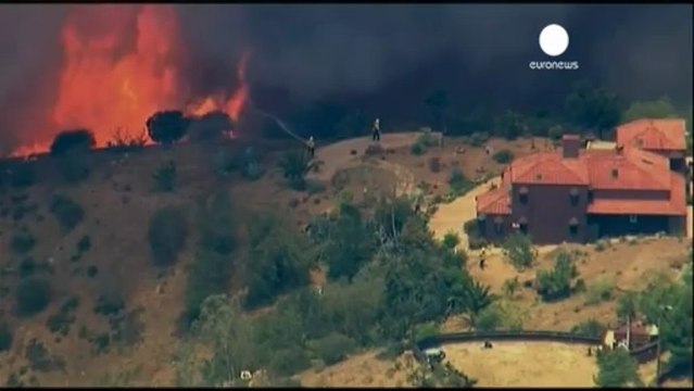 Flammes dévastatrices au nord-ouest de Los Angeles