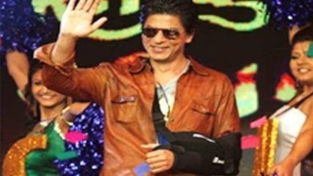 Shahrukh Khan undergoes SHOULDER SURGERY
