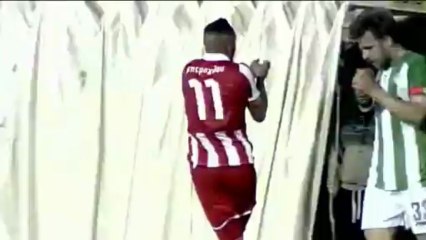 Mitraglia-Mitroglu: spara ai tifosi avversari!