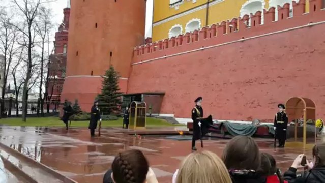 Samsung Galaxy S4, тест камеры. Смена караула у Вечного Огня