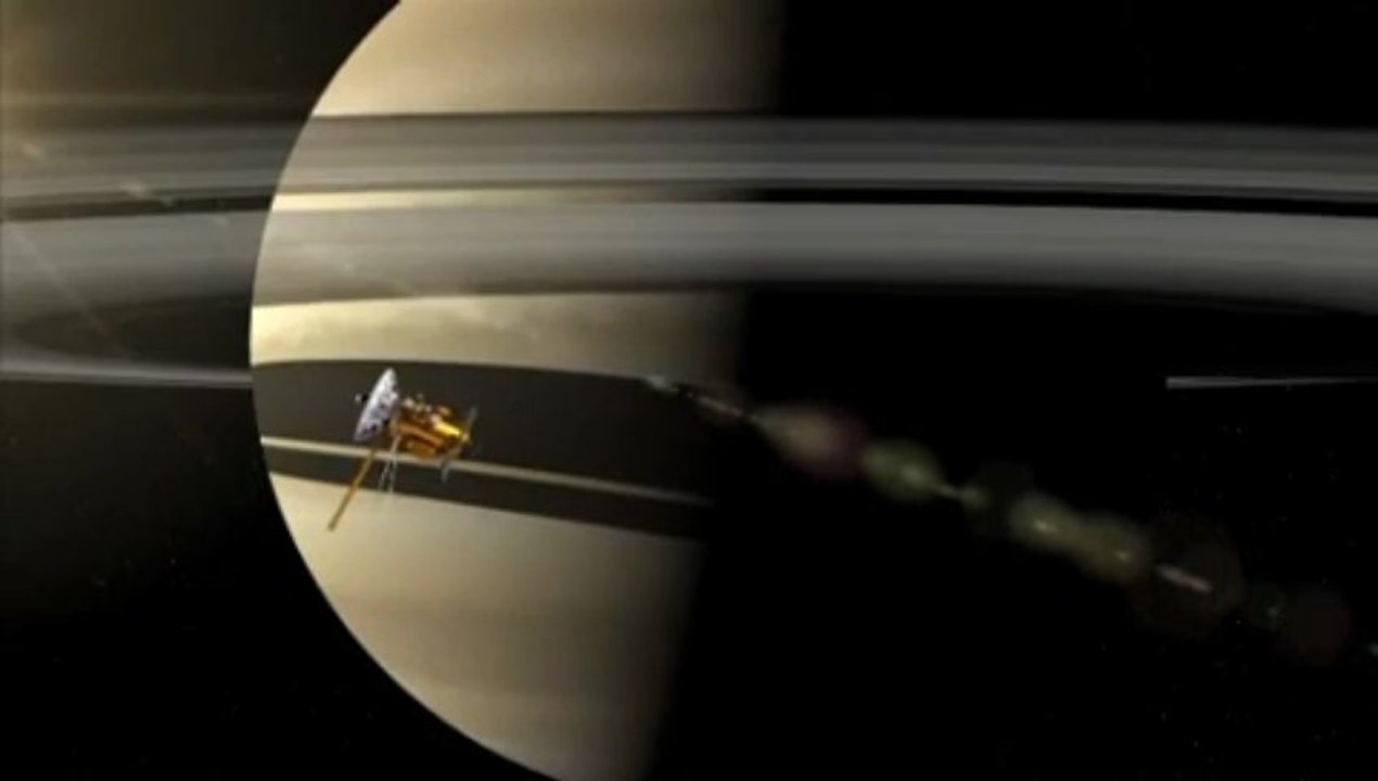 NASA Probe Gets Close Views of Large Saturn Hurricane