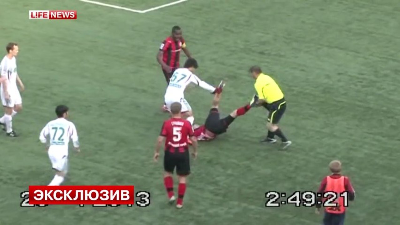 Juge de ligne russe frappe un joueur au visage