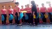 Chine : Une professeur de danse bat ses élèves