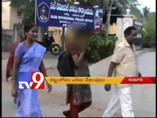 SI harasses women for dowry