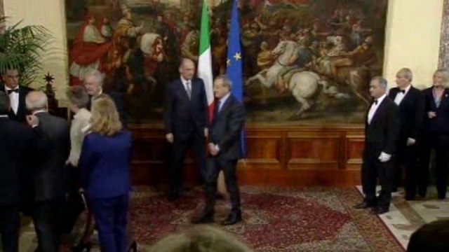 Roma - Letta passa in rassegna il reparto d'onore a Palazzo Chigi - Monti (28.04.13)