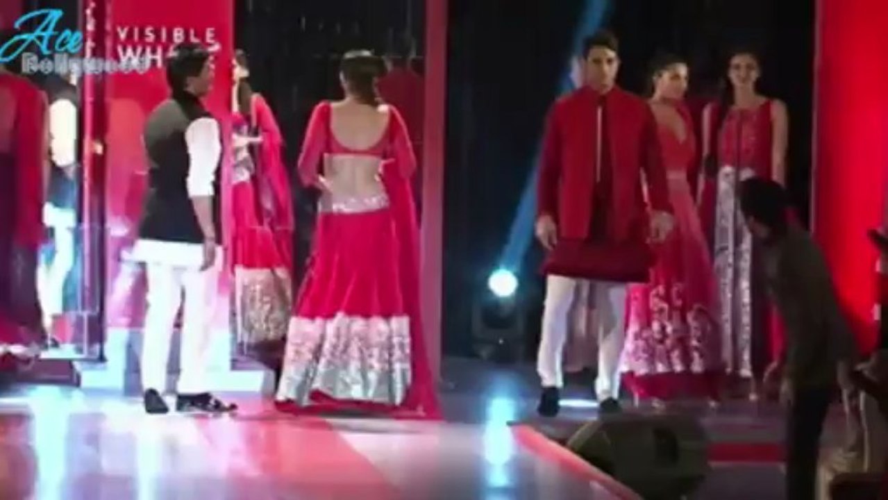 sonam kapoor at manishmalhotras fashion show (AlexBeroza Free Music Free Beer)