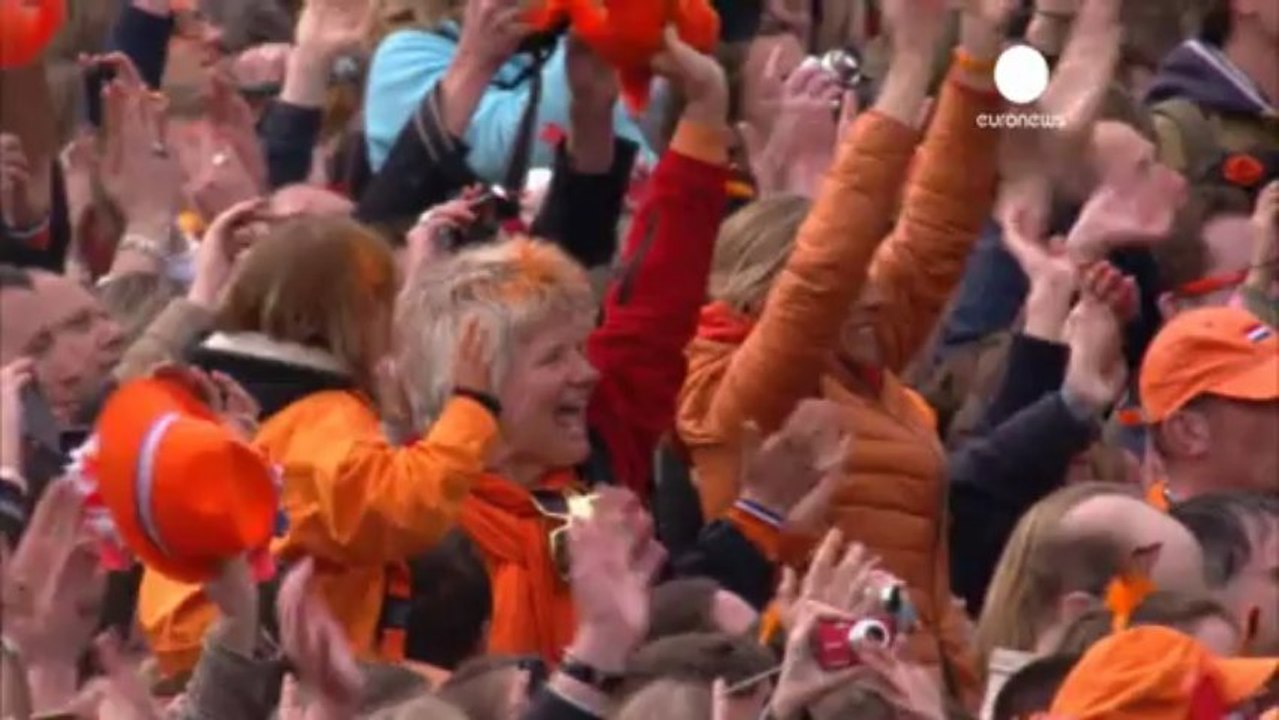 Queen Beatrix abdicates in favour of her son