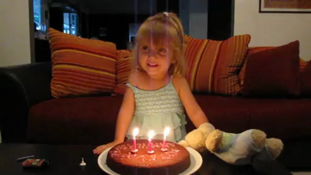 3 ans - Stella souffle ses bougies