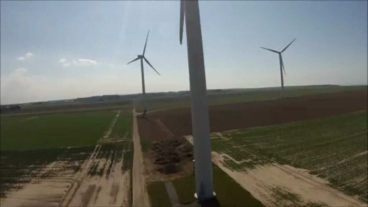 drone DJI PhantomVOL PARMIS LES EOLIENNES