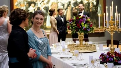 Cena  real bajo la mirada de Rembrandt