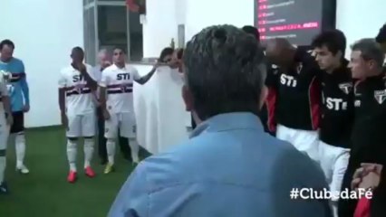 Ο Ροζέριο Σένι πωρώνει τους συμπαίκτες στα αποδυτήρια!