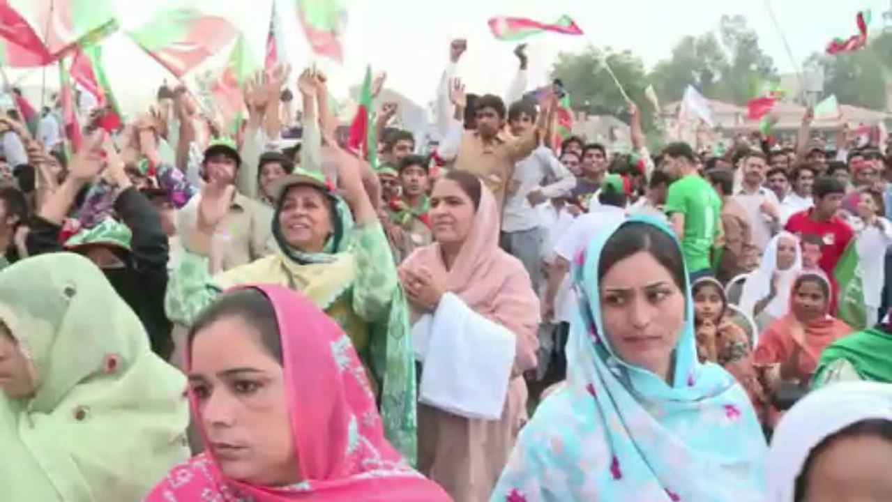 Pakistan: Imran Khan fait sa "révolution" sans...