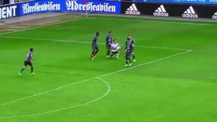 Hakeme kızdı formayı yırttı