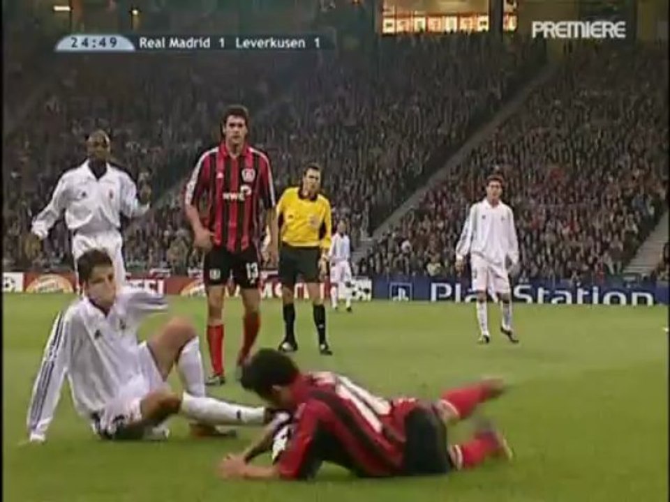 2002 Bayer 04 Leverkusen - Real Madrid CF 1st half
