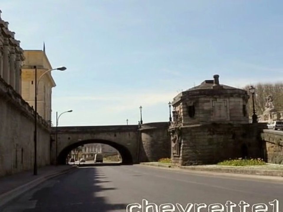remparts et cathédrale Montpellier