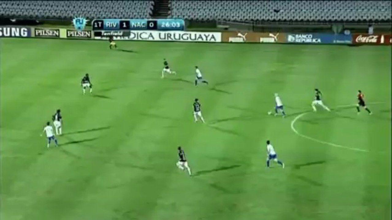 Primera Division: Israel Damontes Feuerball in Uruguay