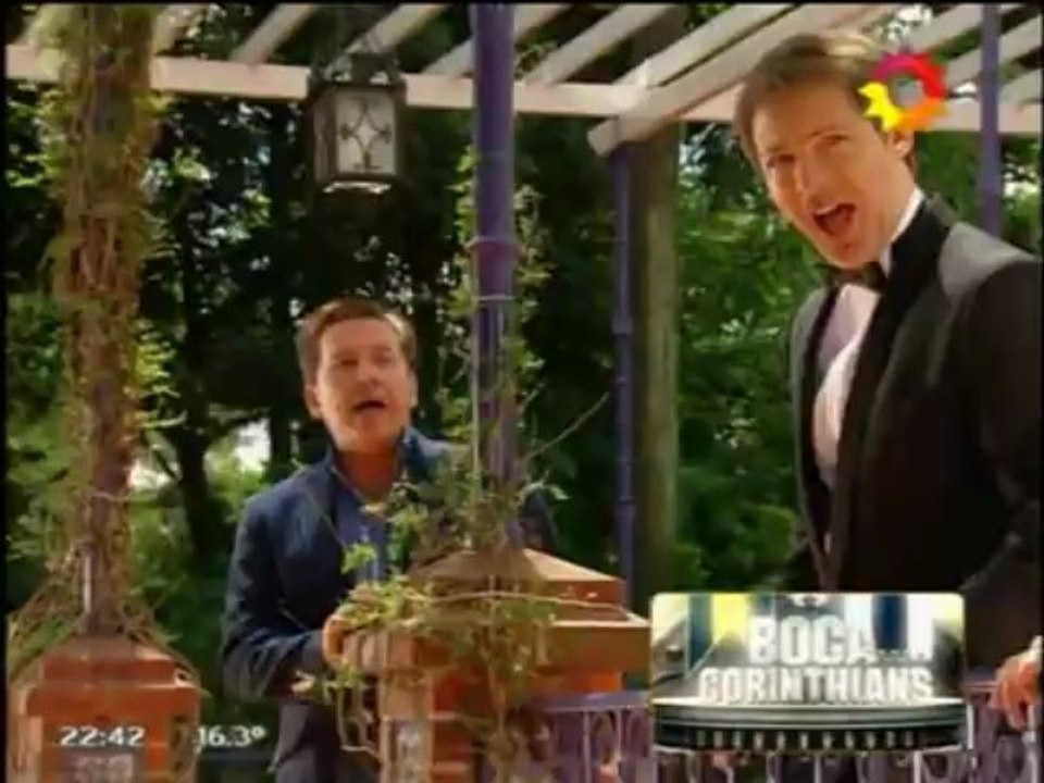 Le canta al amor