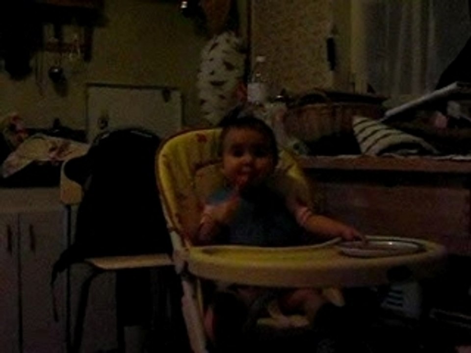 je mange toute seule