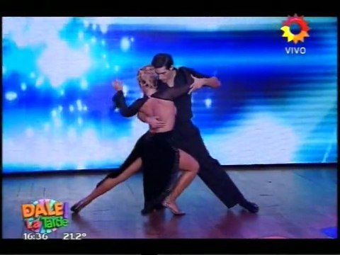 Ayelén Paleo y su hermano bailaron tango