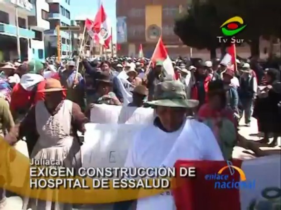 Juliaca Bloquean vias de transporte para exigir construccion de Hospital de EsSalud