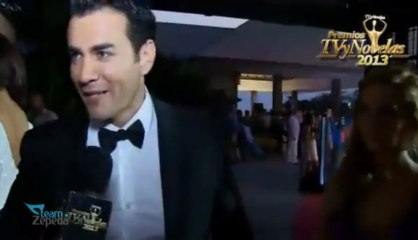 La moda de los famosos en los PTVYN 2013 - David Zepeda @davidzepeda1