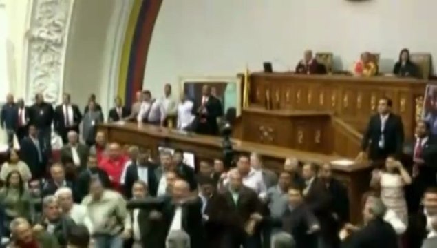 Venezuela : violente bagarre entre députés au sein du Parlement