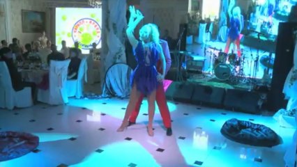 Быстрая смена костюмов Dress Change Show