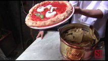 Napoli - Pizzeria Sorbillo, la pizza 