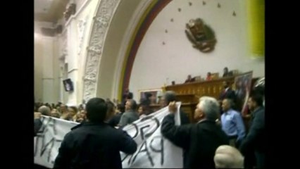 Clashes break out in Venezuela parliament