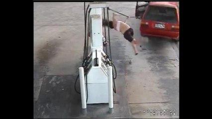 Surveillance Video Shows Gas Theft Fail at Station in Australia