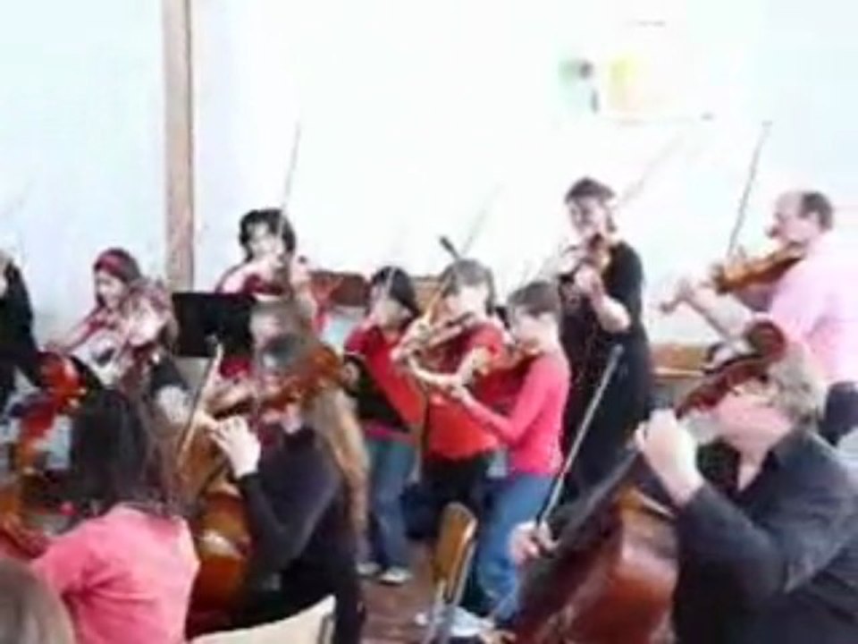 Les petites cordes Final concert CHABEUIL 2013