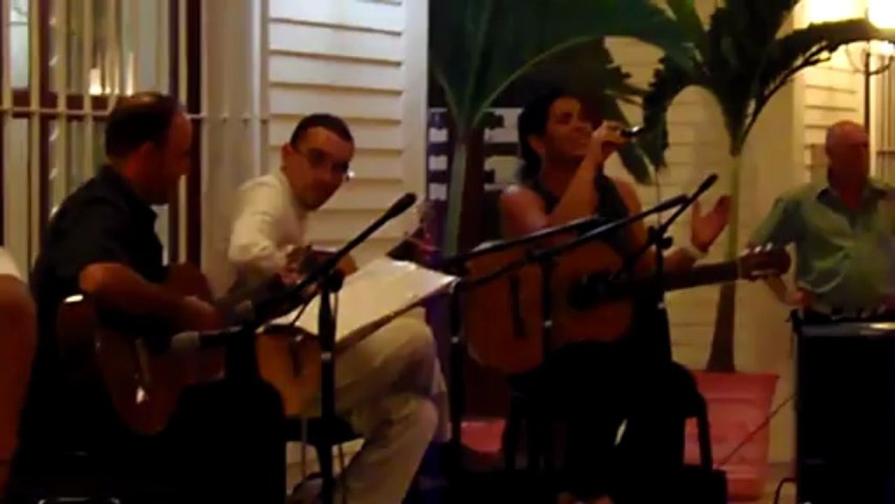 GROUPE DE MUSICIENS JOUANT DANS LE LOBBY DE L'HOTEL (SANTA MARIA CUBA )