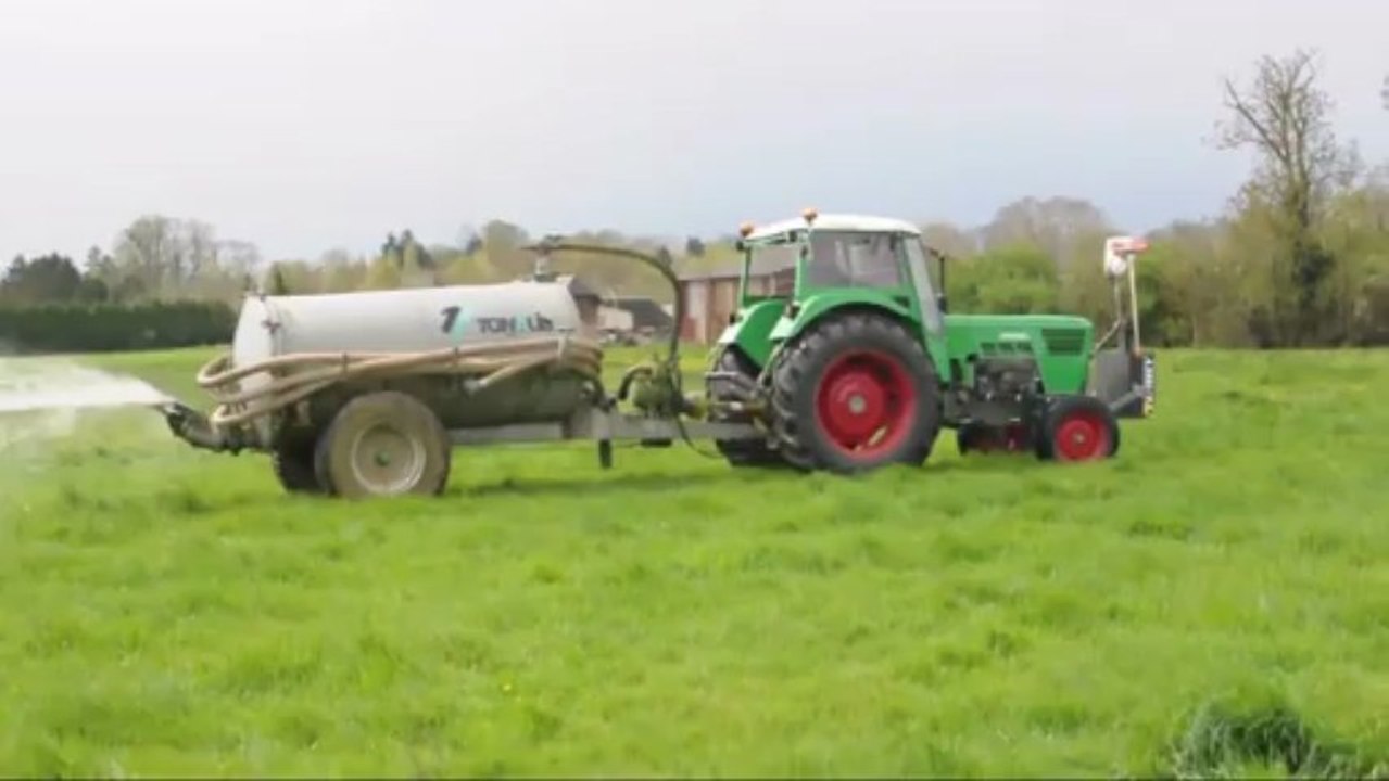 Epandage de lisier avec un Deutz D6006