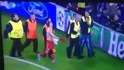 Franck Ribery Gives his Jersey to Fan when security reject him out