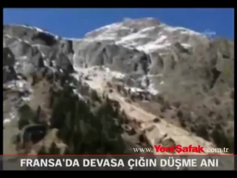 Fransa'da devasa çığın düşme anı