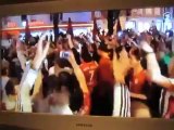 Bayern Fans in München feiern den Finaleinzug und singen -BvB-Hurensöhne-