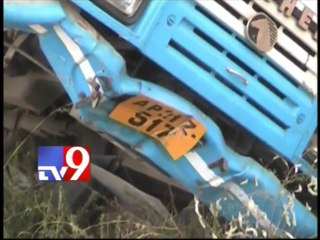 Bus accident in Jadcherla, 1 killed, 10 injured