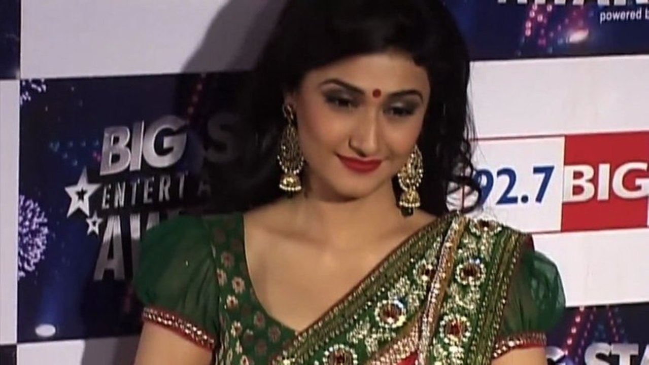 Ragini Khanna Copies Kareena Kapoor!