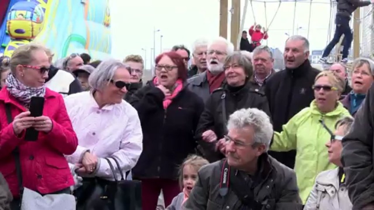 Video Quiberon en fête - chants marins avec "Les Copains du bord" Grande Plage de Quiberon