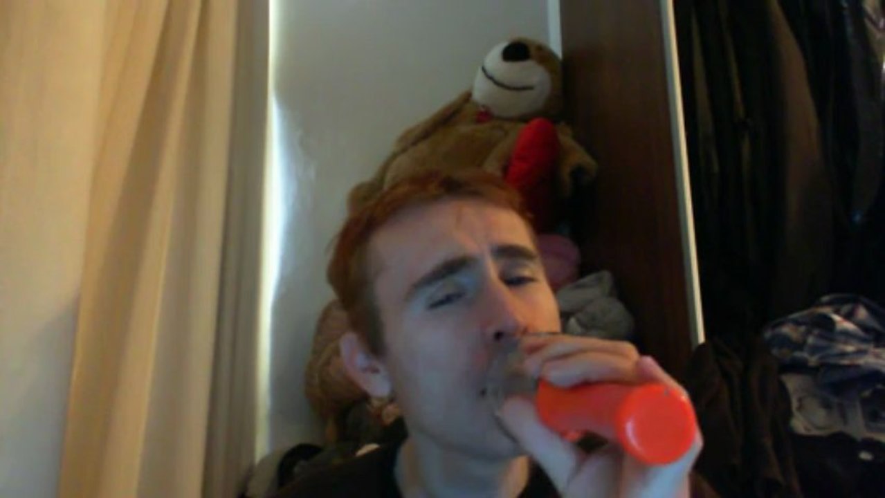 Wiwi égratigne "fais comme tu veux" de Calogero