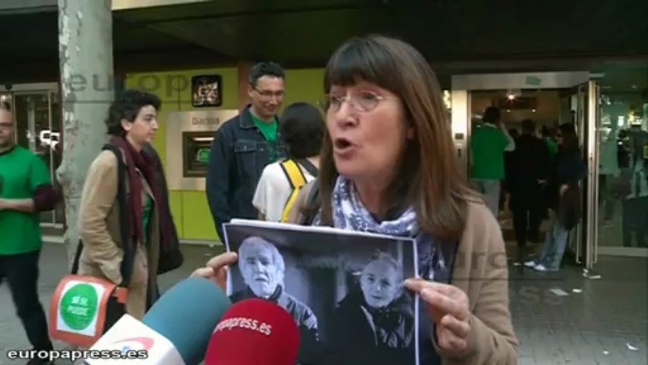 La PAH ocupa una sucursal bancaria en Barcelona