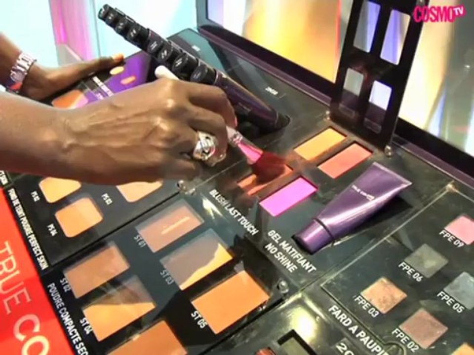 Teint, yeux et bouche : un maquillage sur peau foncée