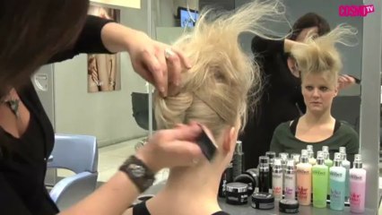 Vidéo coiffure : comment faire un chignon rock ?