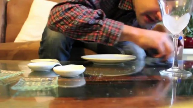 Léa lit Cosmo : Ce mois-ci, Léa trouve l'amour...