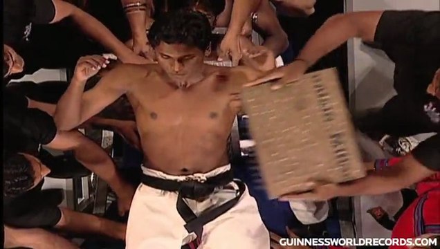 Record du monde : Sandwich humain clouté