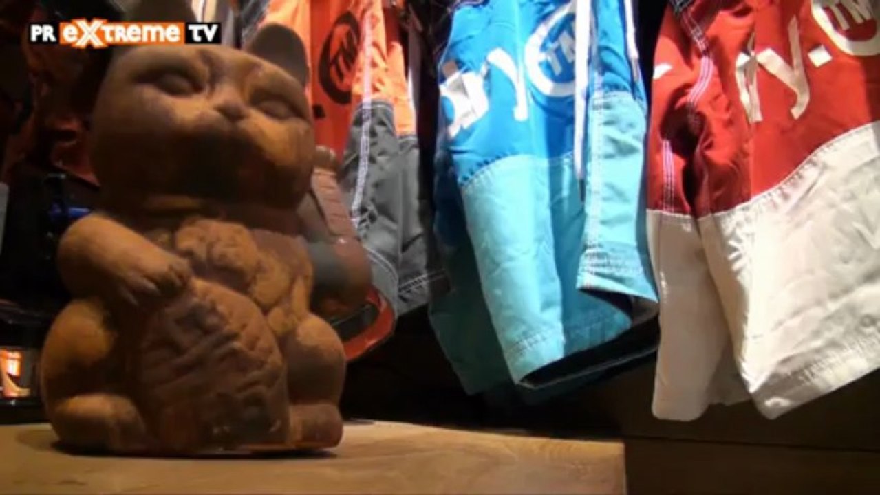 Entrevista a una Rider en local Superdry en la IIlia Barcelona - Muy pronto en PRExtreme TV Chan... (HD)