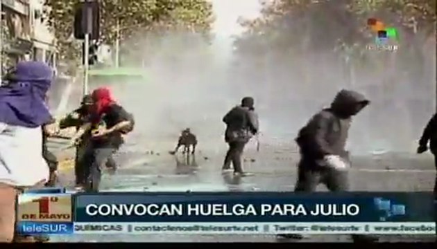 Carabineros reprimen manifestación del Día del Trabajo