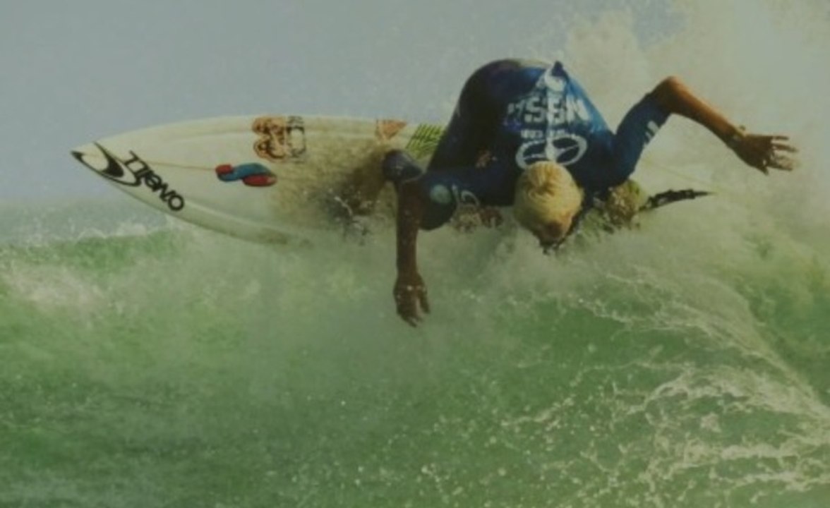 De Souza vs Young - 21 Days - Red Bull Surfing - Part (1/3)