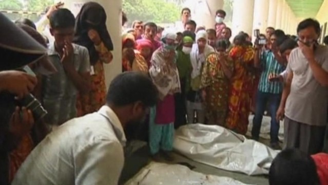 Bangladeshi relatives search for building collapse dead