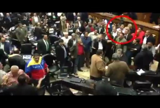 María Corina Machado es agredida por la diputada Nancy Asencio